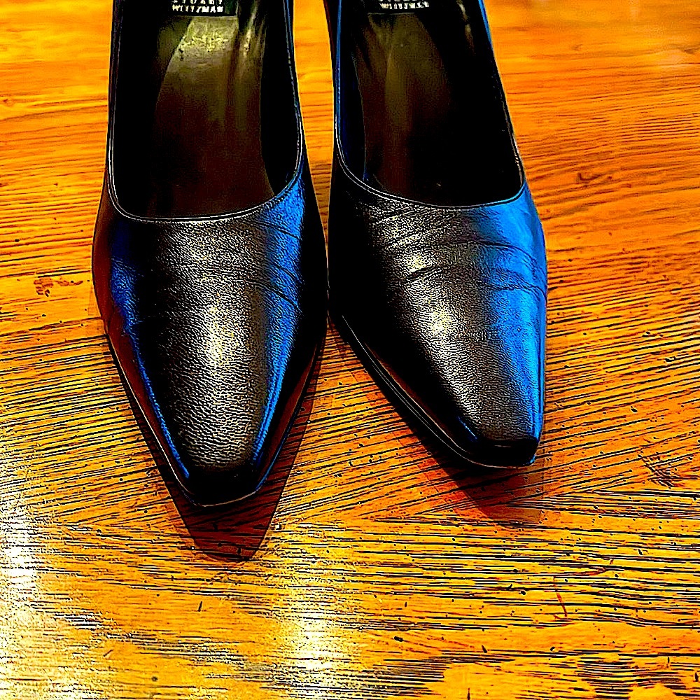 👠👠EUCClassic Style Stuart Weitzman Pointed toe Pump. Metallic dark Brown. 7.5B. - Picture 7 of 9